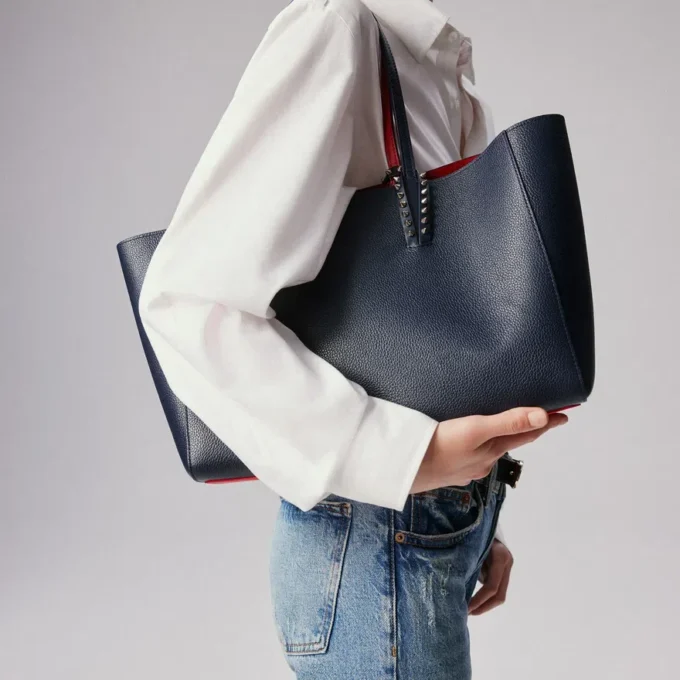 Cabata Small – Tote Bag – Calf Leather and Spikes – Zaffiro Cabata Small – Tote Bag – Calf Leather and Spikes – Zaffiro