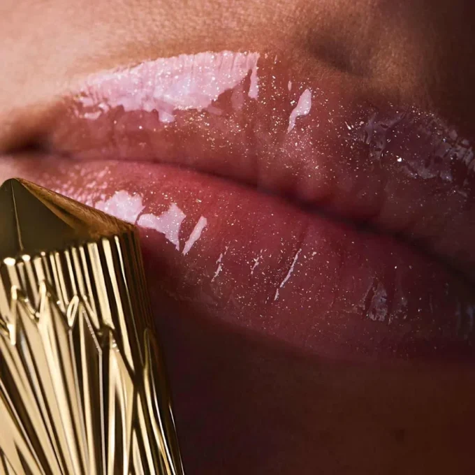 Rouge Stiletto Vinyl Gloss Golden Fierce 300V Golden Fierce – Christian Louboutin Beauty United States Rouge Stiletto Vinyl Gloss Golden Fierce 300V Golden Fierce – Christian Louboutin Beauty United States