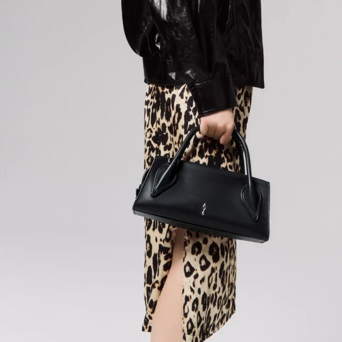 Venus Mini – Crossbody Bag – Calf Leather – Black Venus Mini – Crossbody Bag – Calf Leather – Black